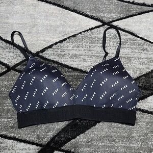 VS PINK WEAR EVERYWHERE BLACK & WHITE RAISED LOGO LIGHTLY LINED WIRELESS BRA 34C